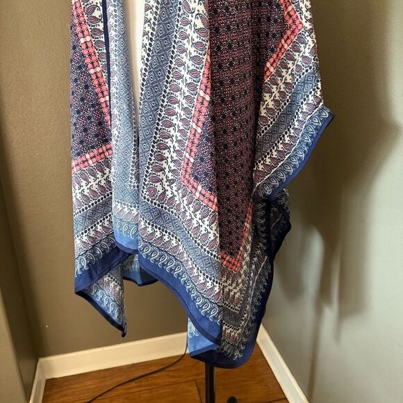 Japna Paisley Kimono in Blue and White - Picture 3 of 8